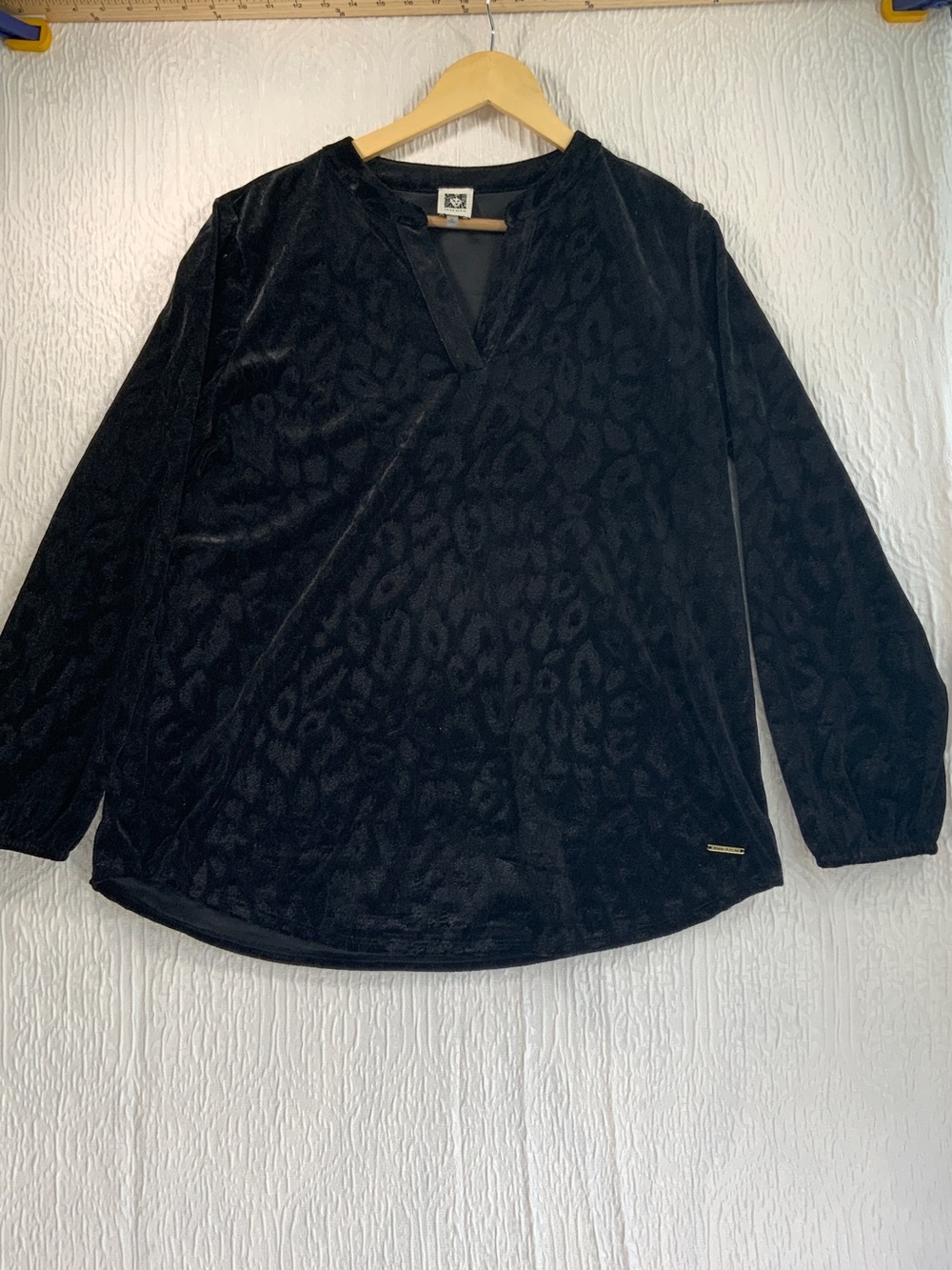 Anne Klein Black leopard print Velvet V-Neck Top